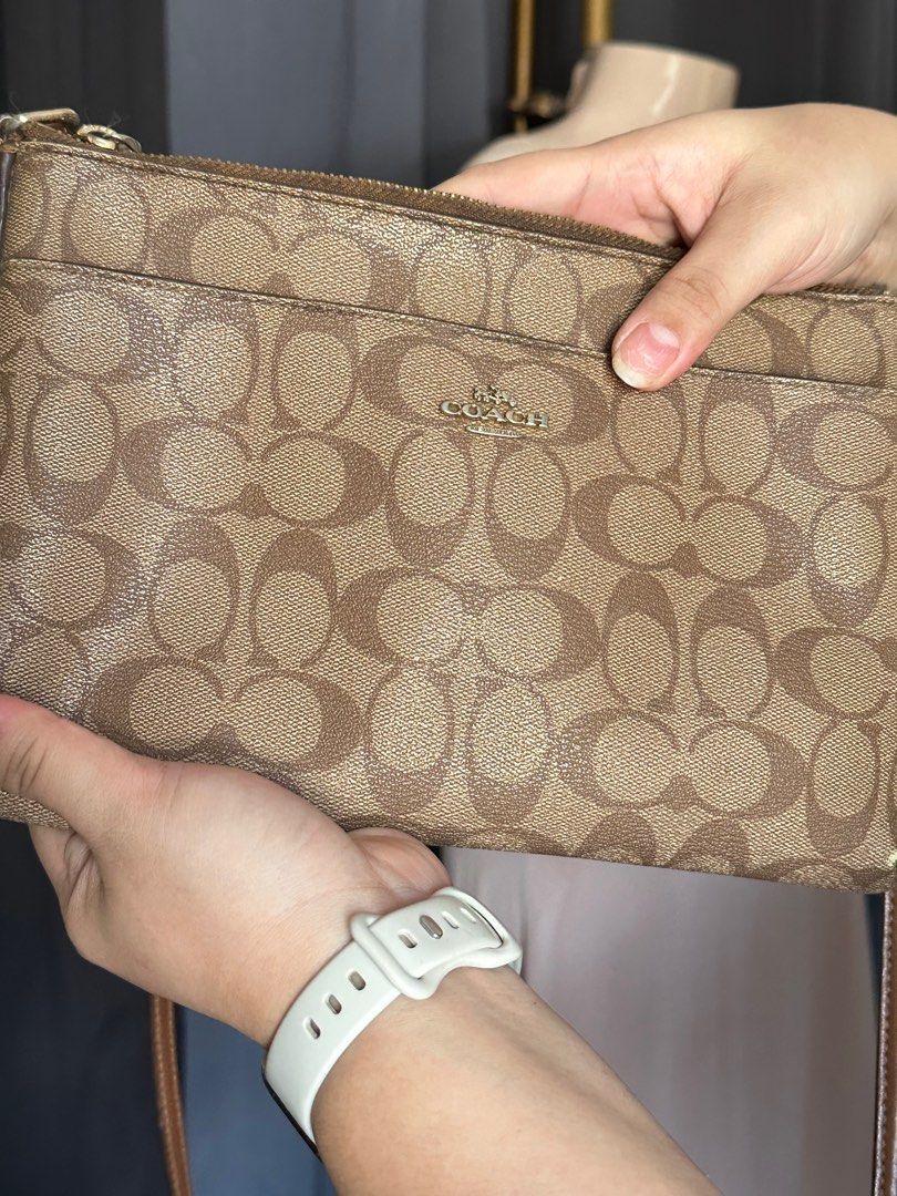 Authentic Coach sling bag (Category: Luxury Bags & Wallets) located in Morong. Submitted by deegee1234 (Listing ID 1375226807, Image 2). Description: Lightly used Last price already .