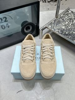 (Category: ) located in . Submitted by luxurycloset.shop (Listing ID 1375175557, Image 1). Description: .