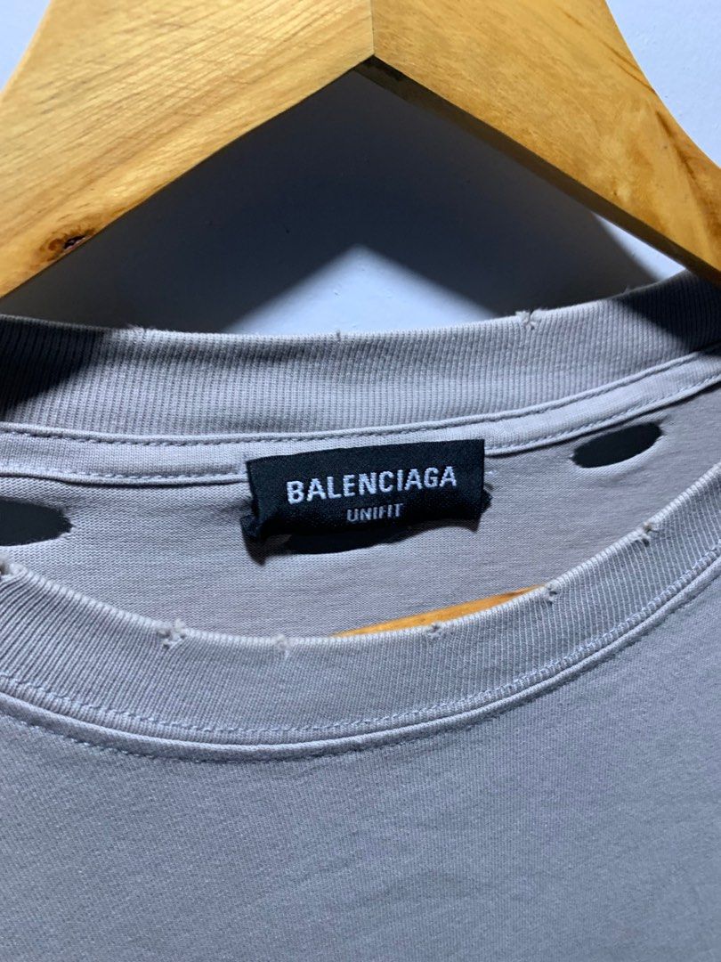 BALENCIAGA (Category: Luxury Apparel) located in Butuan. Submitted by rcycl (Listing ID 1375229360, Image 3). Description: BRAND NAME:BALENCIAGA DIMES/SIZE:24WIDTH 30LENGTH CONDITION:10/10 COLOR RATE:10/10 PRICE:1800 DISCLAIMER: 𝗜𝗻𝗱𝗲𝗽𝗲𝗻𝗱𝗲𝗻𝘁 𝗮𝗻𝗱 𝗻𝗼𝗻-𝗮𝗳𝗳𝗶𝗹𝗶𝗮𝘁𝗲𝗱 𝗼𝗿 𝗮𝘀𝘀𝗼𝗰𝗶𝗮𝘁𝗲𝗱 𝘄𝗶𝘁𝗵 𝘁𝗵𝗲 𝗯𝗿𝗮𝗻𝗱/𝘀 𝗵𝗲𝗿𝗲𝗶𝗻 𝗽𝗼𝘀𝘁𝗲𝗱. 𝗔𝗹𝗹 𝗰𝗼𝗽𝘆𝗿𝗶𝗴𝗵𝘁𝘀 𝗿𝗲𝘀𝗲𝗿𝘃𝗲𝗱 𝘁𝗼 𝘁𝗵𝗲 𝗼𝗿𝗶𝗴𝗶𝗻𝗮𝗹 𝗯𝗿𝗮
