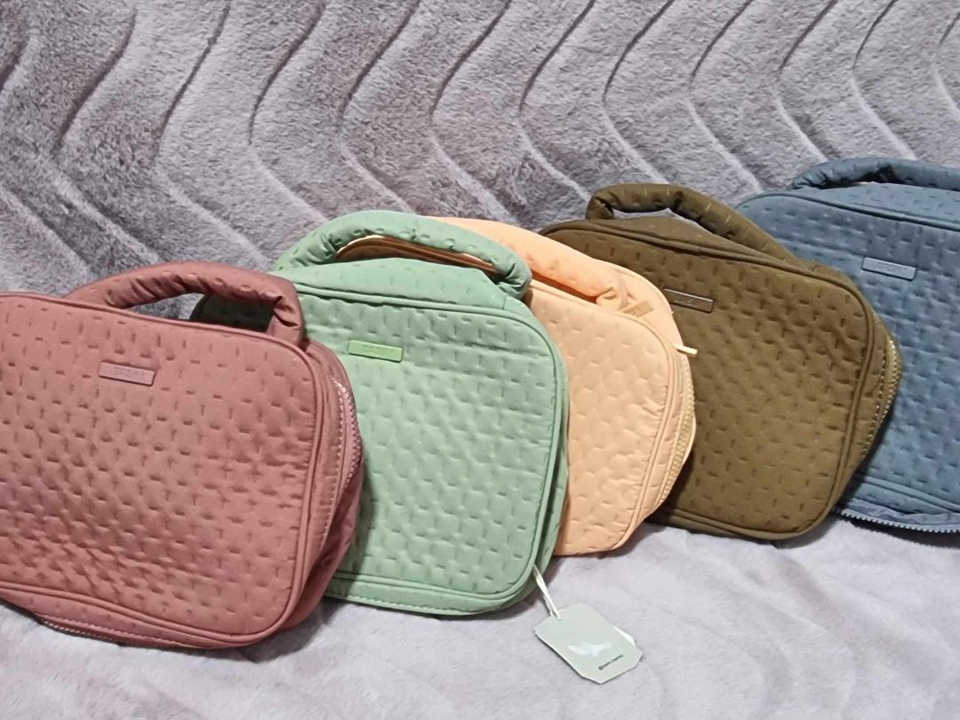 SALE_6A_Bash Billow Cube Organizer (Category: Purses & Pouches) located in Pasig City. Submitted by loveMYshop2022 (Listing ID 1375195981, Image 2). Description: Bash Billow Cube Organizer Size L 24cm x W 9cm x H 18cm NO TO FAKE / DUPLICATE ITEMS PRICE for EACH ITEM ✔️ORIGINAL ✔️BRANDNEW ✔️Limited Offer / limited Stocks Only 👍ready for pick up / on hand _ available 👍Location Pasig City 👍MOP Gcash / Maya / Gotyme / 👍CC Payment QRPH + 30.00 👍F