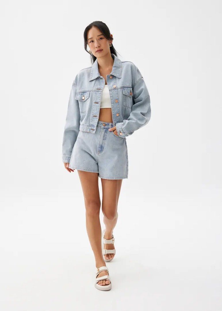 BNEW LOVE BONITO CLASSIC DENIM JACKET (Category: Coats, Jackets and Outerwear) located in Manila. Submitted by declutterluxe (Listing ID 1375094291, Image 1). Description: Original price is 2290 Brand new Adjustable waist 💙 Functional pockets Classic fit Everyday must have.