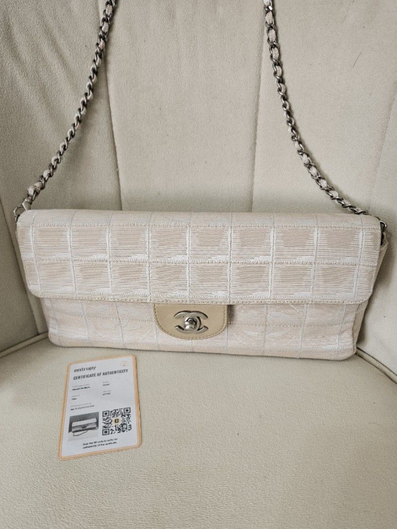Chanel nude flap shoulder bag original (Category: Luxury Bags & Wallets) located in San Juan City. Submitted by rmdeclutter (Listing ID 1335278497, Image 2). Description: disposing my bags.