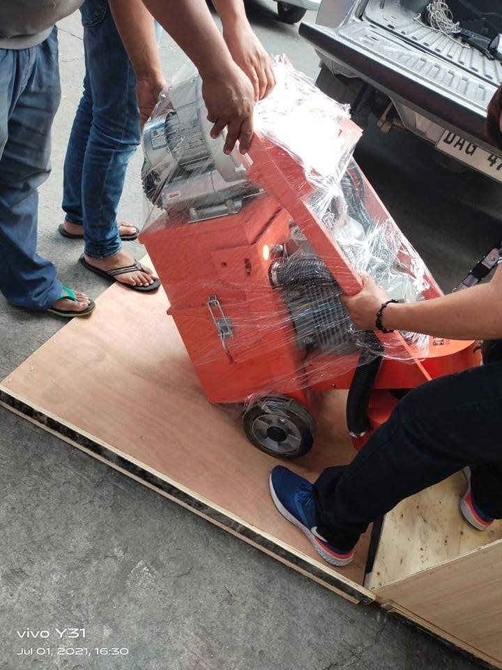 (concrete) Floor Grinder Machine concrete plain grinder (Category: Construction Tools & Equipment) located in Cebu City. Submitted by ultimateni42771 (Listing ID 1375138673, Image 3). Description: 🔵 Weight: 130 KGS 286 LBS 🔵 Voltage: 220V, Single Phase 🔵 Power: 3 KW 4 HP 🔵 Levelling Depth: 1-3 mm 0.25-0.76 in 🔵 Cleaning Path: 380 mm 96.4 in 🔵 Dust Collection Power: 0.75 KW 1 HP 🔵 Dust Collection Capacity: 17 L 3.74 Gal 🔵 Dust Collection P