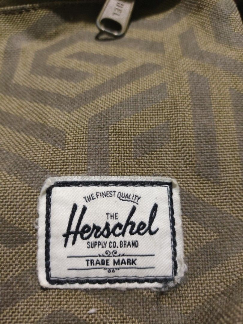 Bag 2ndhand (Herschel Backpack) (Category: Backpacks) located in Antipolo. Submitted by grimmpool28 (Listing ID 1375089674, Image 2). Description: Herschel Backpack for SALE 2ndhand Used slight issue nasa pic good condition 1500 plus shipping Antipolo loc.