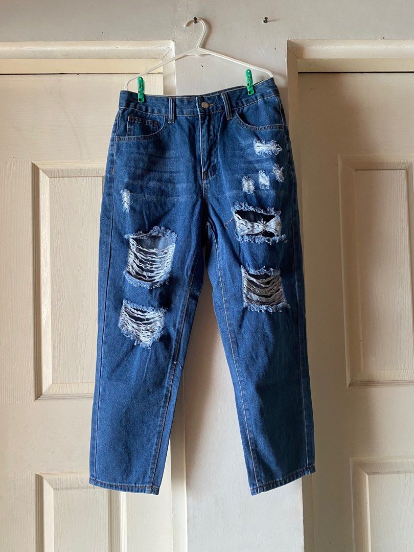 High waist ripped mom jeans (Category: Jeans) located in Quezon City. Submitted by decluttering_preloved_items001 (Listing ID 1375147945, Image 2). Description: 📍Fairview QC - Color may vary due to lighting - Please manage your expectation as these are mall pullouts/ factory excess which may have slight flaws such as missing tags, loose threads but we made sure that it won’t affect the quality of the clothes. DISCLAIMER!! ⚠️ Not associated, nor 