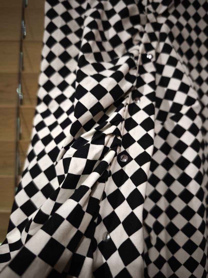 H&M checkered US4 (Category: Blouses) located in Las Pinas. Submitted by modelmama (Listing ID 1375146456, Image 3). Description: ***STRICTLY NO HAGGLING! Prices are at their lowest already. We will not entertain nor reply to lower offers*** We accept GCASH. Ship via J&T or book your own lalamove / Grab driver. Pick up done STRICTLY during office hours only ***MON-SAT 10-5PM*** We are a thrift shop. So it means we want to sell it fast and thus th