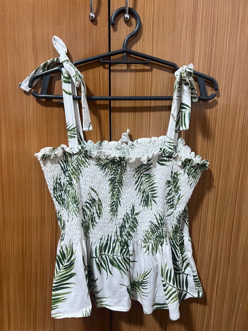 H&M Sleeveless Peplum Top (Category: Sleeveless) located in Baguio. Submitted by xentrep (Listing ID 1375234182, Image 1). Description: Authentic Used around 5x Size M but would fit S nicely too SF to be shouldered by the buyer ₱80 .