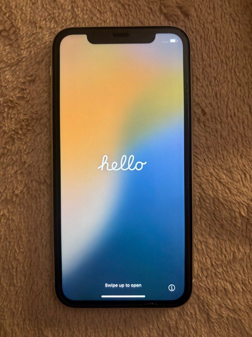 Iphone 11 128GB (Category: iPhone 11 Series) located in Muntinlupa City. Submitted by aoki29 (Listing ID 1375246910, Image 2). Description: IPhone 11 128 GB with box Well used charger .