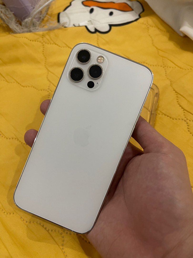 iPhone 12 Pro 256GB FU (Category: iPhone 12 Series) located in Manila. Submitted by skirtttz (Listing ID 1375228307, Image 3). Description: iPhone 12 Pro -256GB, Factory Unlocked 99% battery health Color: Silver Face id and true tone working Looks new. No scratches or dents 3u tools verification score: 100 (posted for buyer’s peace of mind) Pm for more details No issue check all u want upon meetup Taguig/Bacoor area.