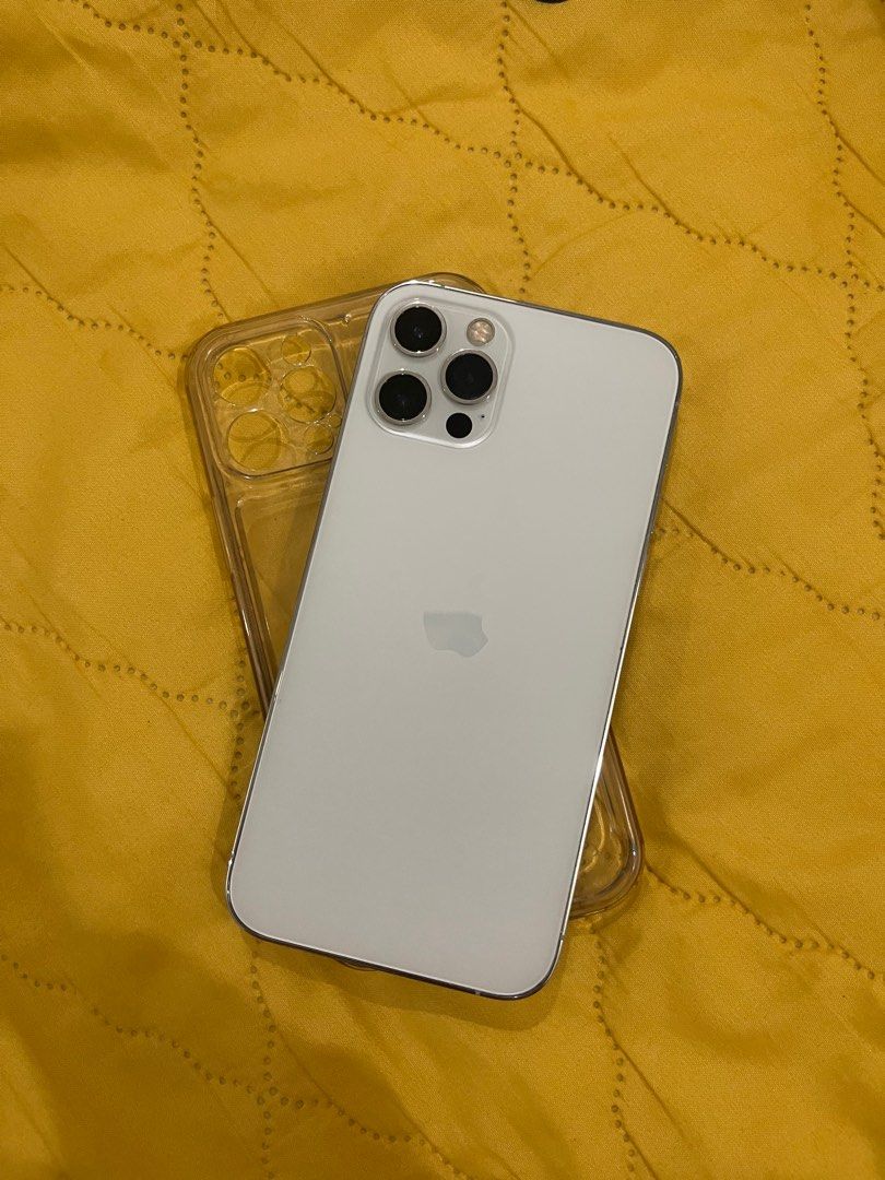 iPhone 12 Pro 256GB FU (Category: iPhone 12 Series) located in Manila. Submitted by skirtttz (Listing ID 1375228307, Image 2). Description: iPhone 12 Pro -256GB, Factory Unlocked 99% battery health Color: Silver Face id and true tone working Looks new. No scratches or dents 3u tools verification score: 100 (posted for buyer’s peace of mind) Pm for more details No issue check all u want upon meetup Taguig/Bacoor area.