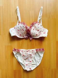 (Category: ) located in . Submitted by twentie (Listing ID 1375110774, Image 1). Description: .