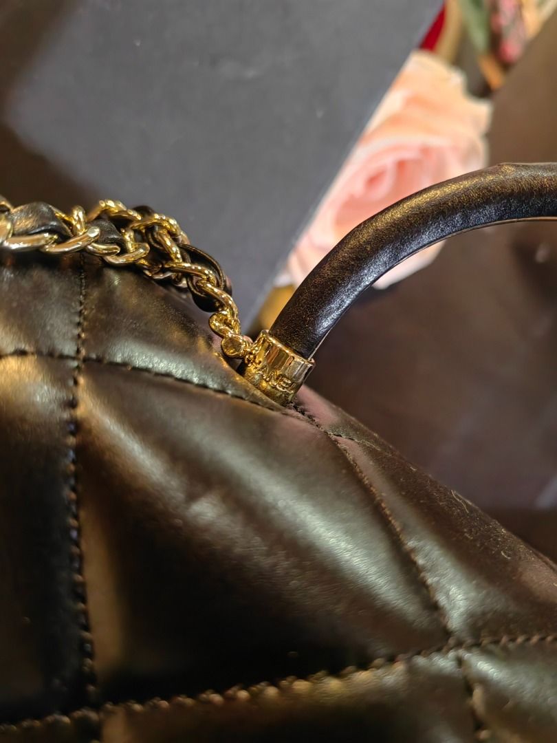 Japan Surplus CC vanity lambskin leather (Category: Luxury Bags & Wallets) located in Cebu City. Submitted by elcoleccion21 (Listing ID 1375253281, Image 2). Description: Japan Surplus Vip ChanelGenuine leather Coded No flaws Quality Assurance Guaranteed.
