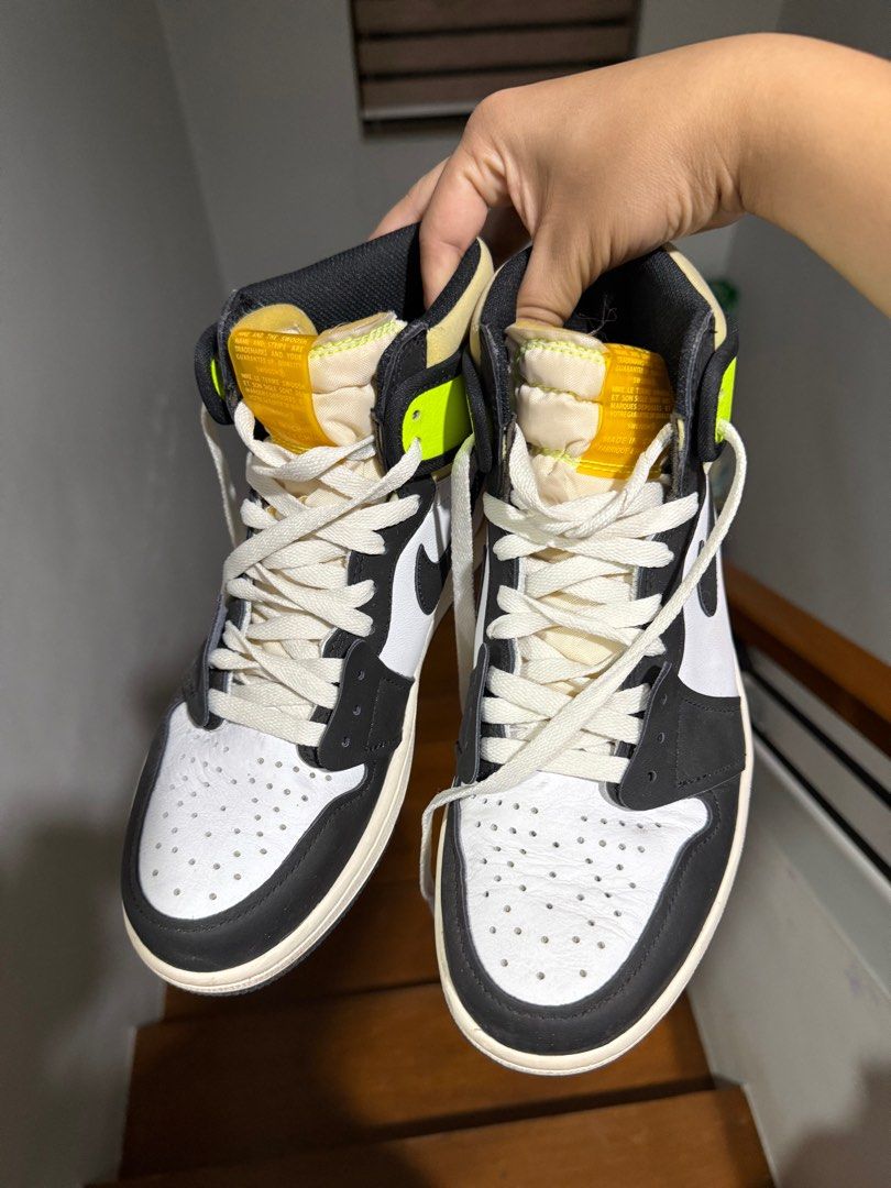 Jordan 1 Volt (Category: Sneakers) located in San Juan City. Submitted by jerliu (Listing ID 1375214939, Image 3). Description: For sale Jordan 1 Volt us8 .