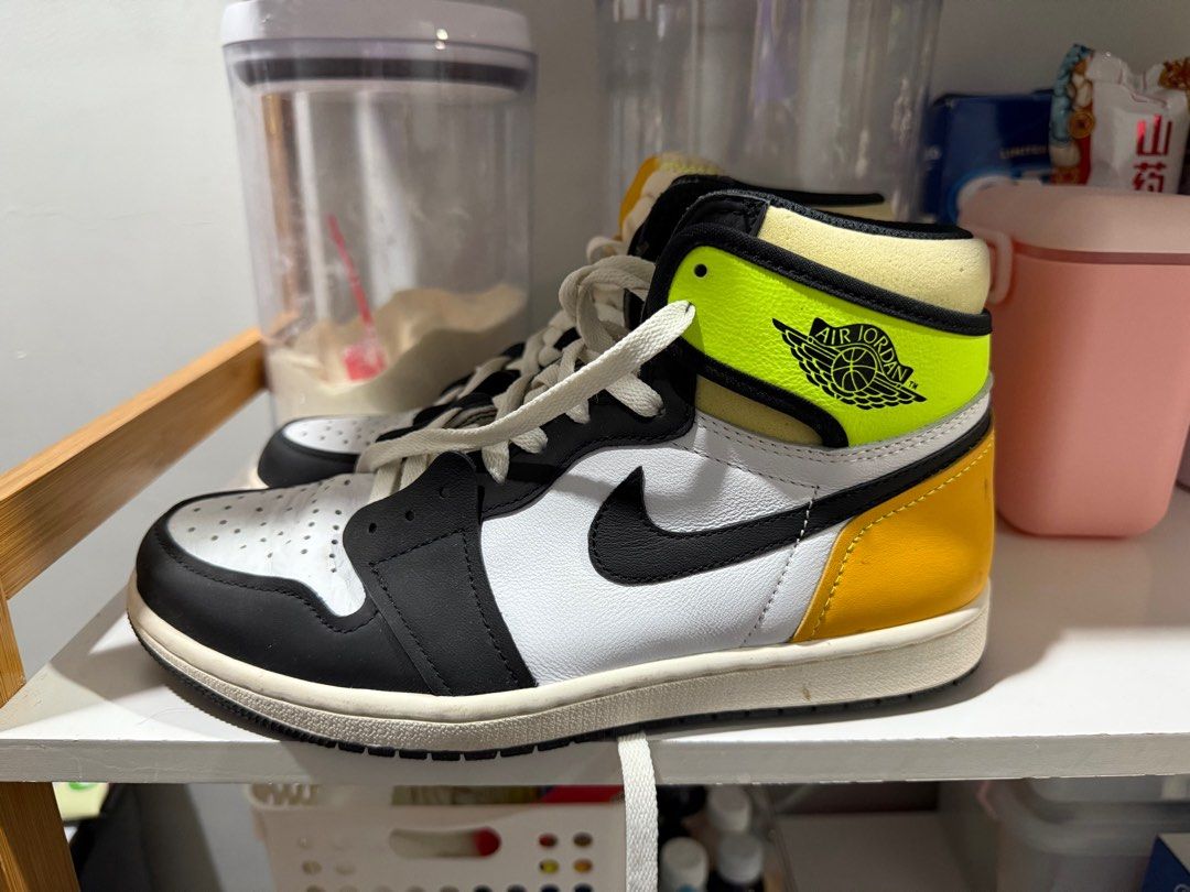 Jordan 1 Volt (Category: Sneakers) located in San Juan City. Submitted by jerliu (Listing ID 1375214939, Image 1). Description: For sale Jordan 1 Volt us8 .