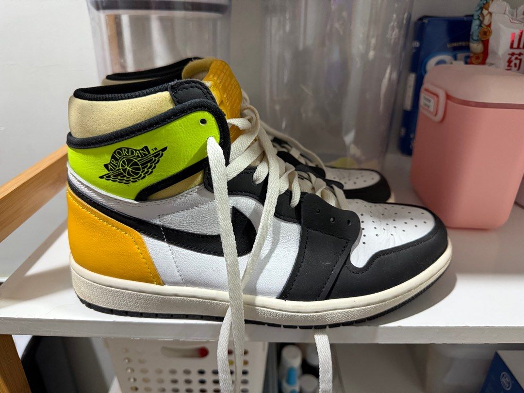 Jordan 1 Volt (Category: Sneakers) located in San Juan City. Submitted by jerliu (Listing ID 1375214939, Image 2). Description: For sale Jordan 1 Volt us8 .