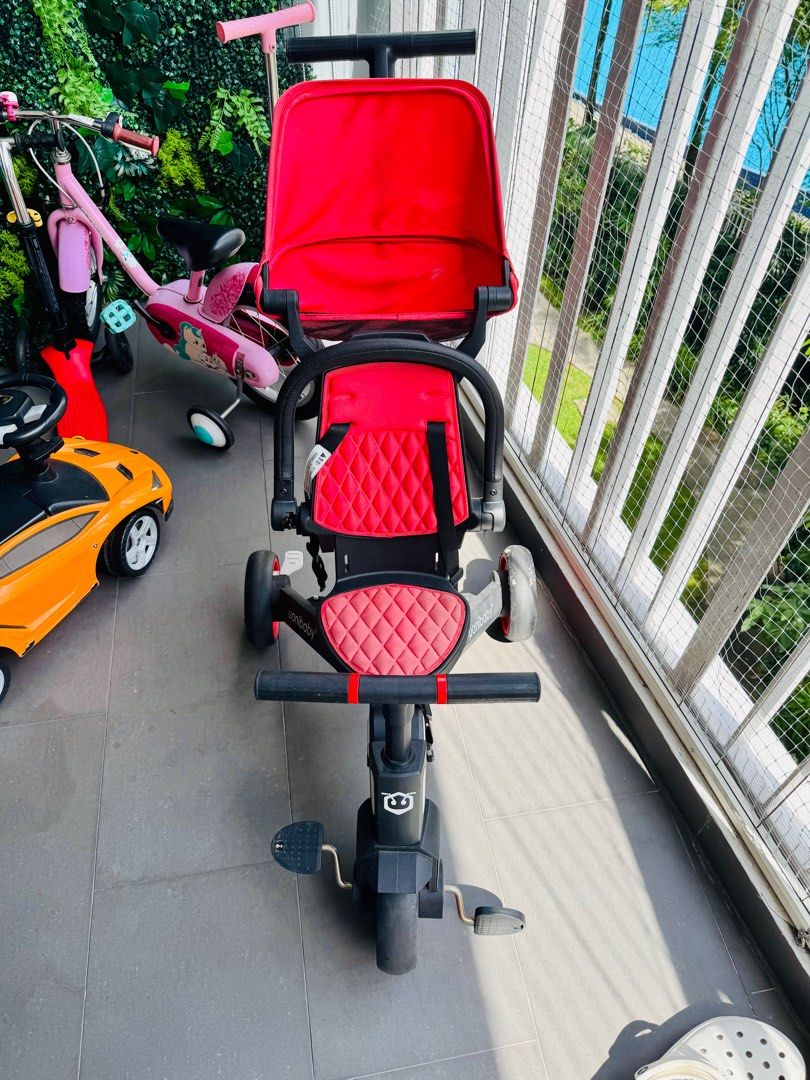 Kids Tricycle (Category: Strollers) located in Singapore. Submitted by dil.dil (Listing ID 1375083349, Image 2). Description: Discolouration in the seat due to exposed to sun and rain. Not for fussy..