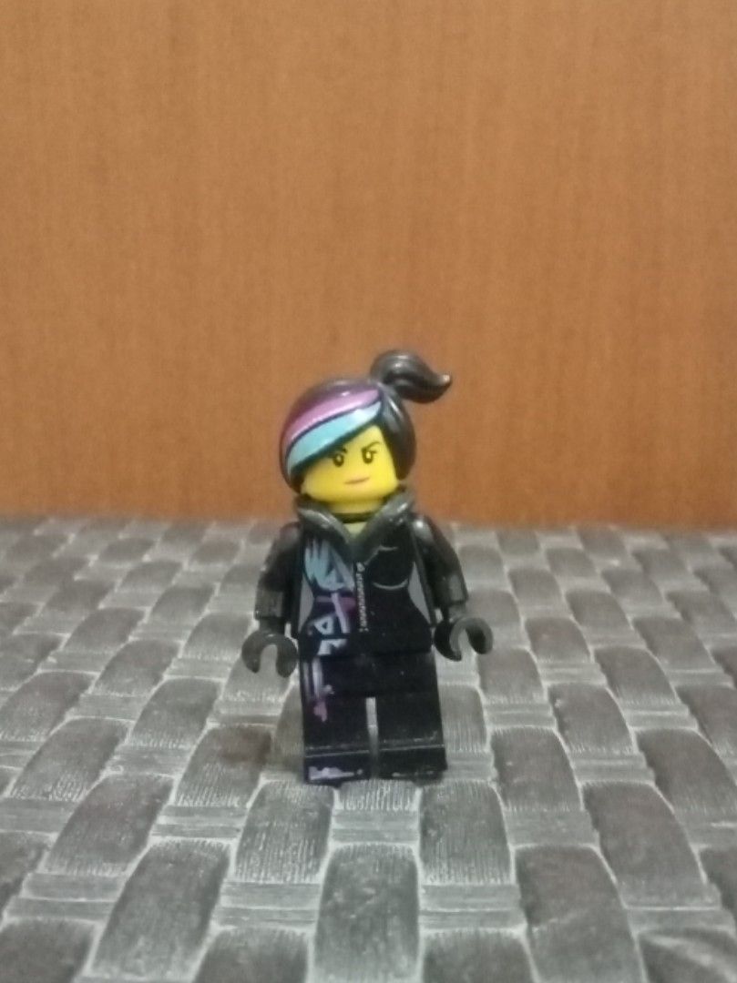 Lego Minifigure Lucy Lego movie (ori), Toys Collectibles, Mainan