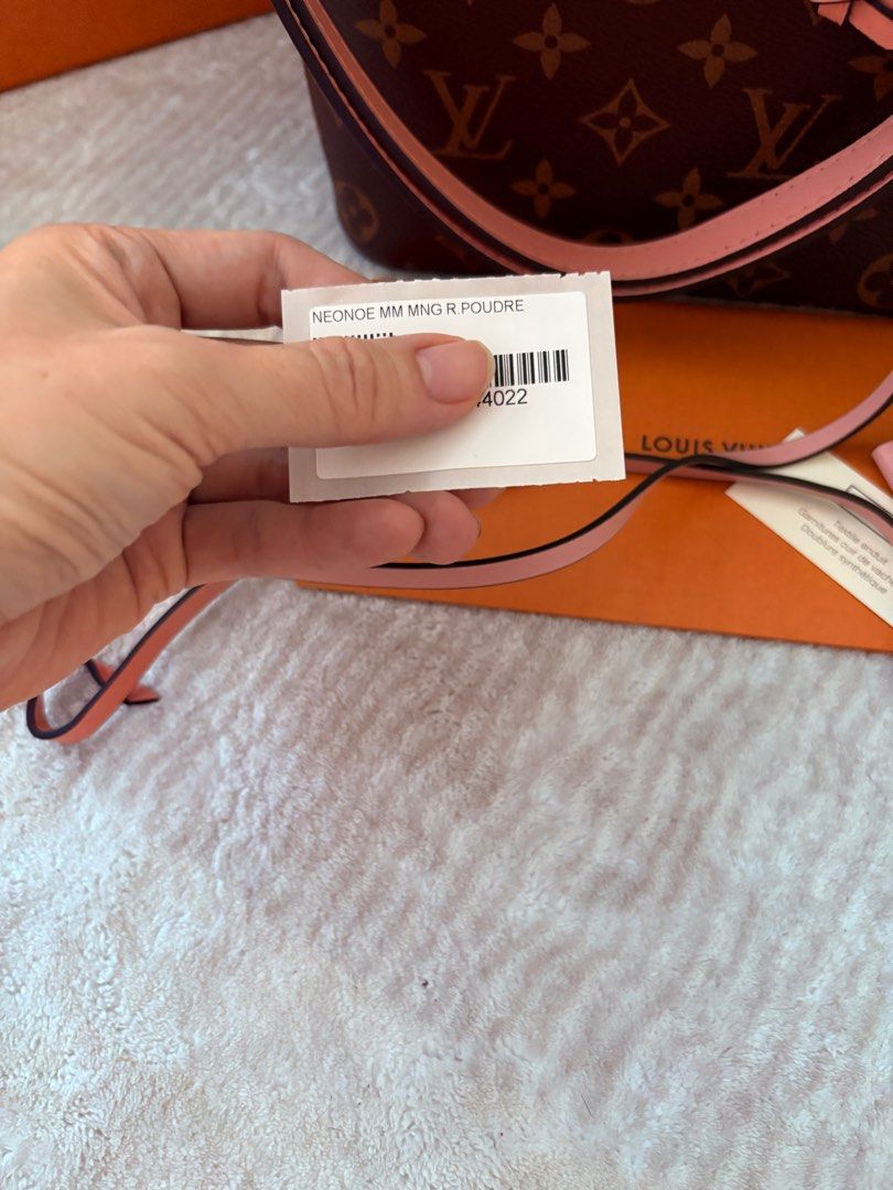 Louis Vuitton NeoNoe MM pink (Category: Bags & Wallets) located in Singapore. Submitted by BrightAdvice (Listing ID 1375113273, Image 2). Description: Comes with box, dust bag, paper bag, extra 1 strap, custom internal compartment. Used 2x only. Always kept in the dust bag and box. Bought from MBS. Slight nego ok. .