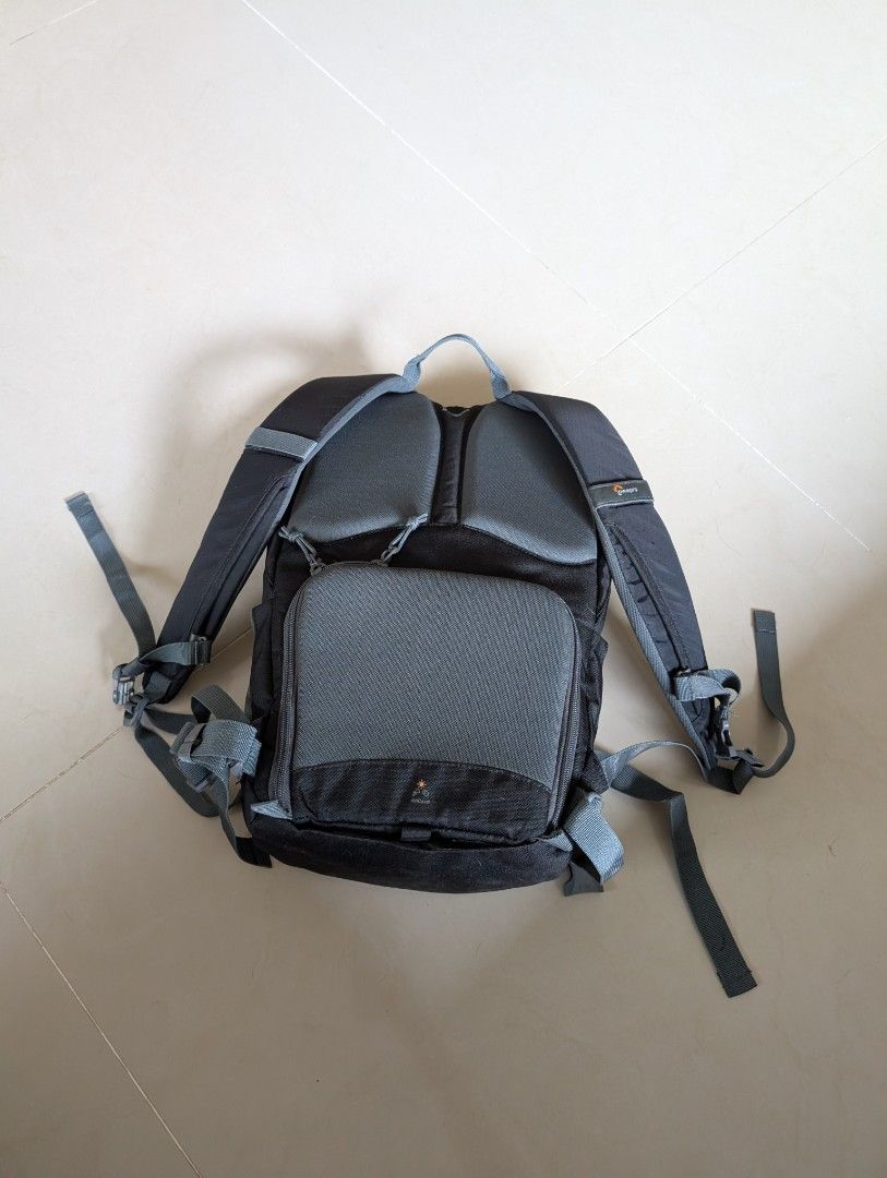 由 sergeant0641218 (刊登 ID 1375143942，圖片 2) 提交，位於 台北市 (Taipei) 的 Lowepro 攝影包 (類別：相機袋)，說明：。
