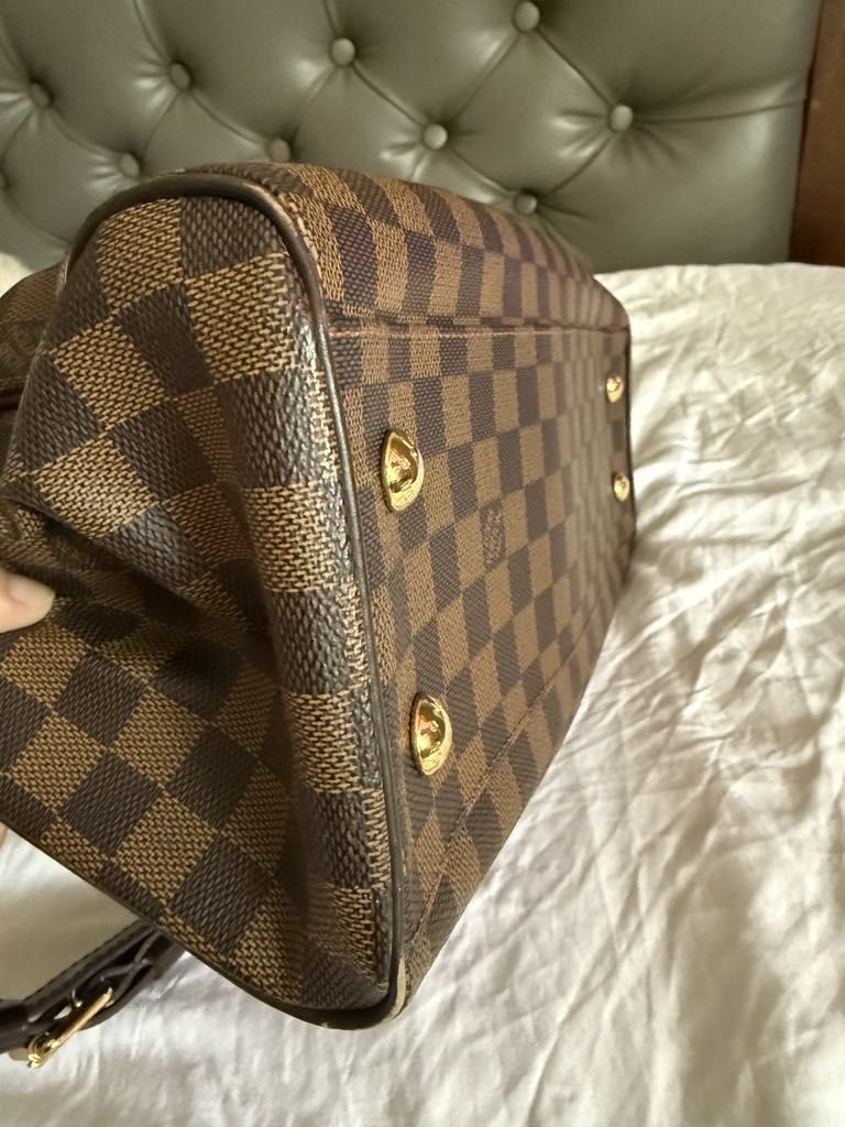 LV Trevi PM (Category: Luxury Bags & Wallets) located in Quezon City. Submitted by egvy1014 (Listing ID 1375122722, Image 3). Description: Trevi PM Rank: 8.5/10 Flaw: base corners need color touch-ups, few shallow hairline scratches, minor dirt inside. RFS: Declutter PASS SA RESELLER! .