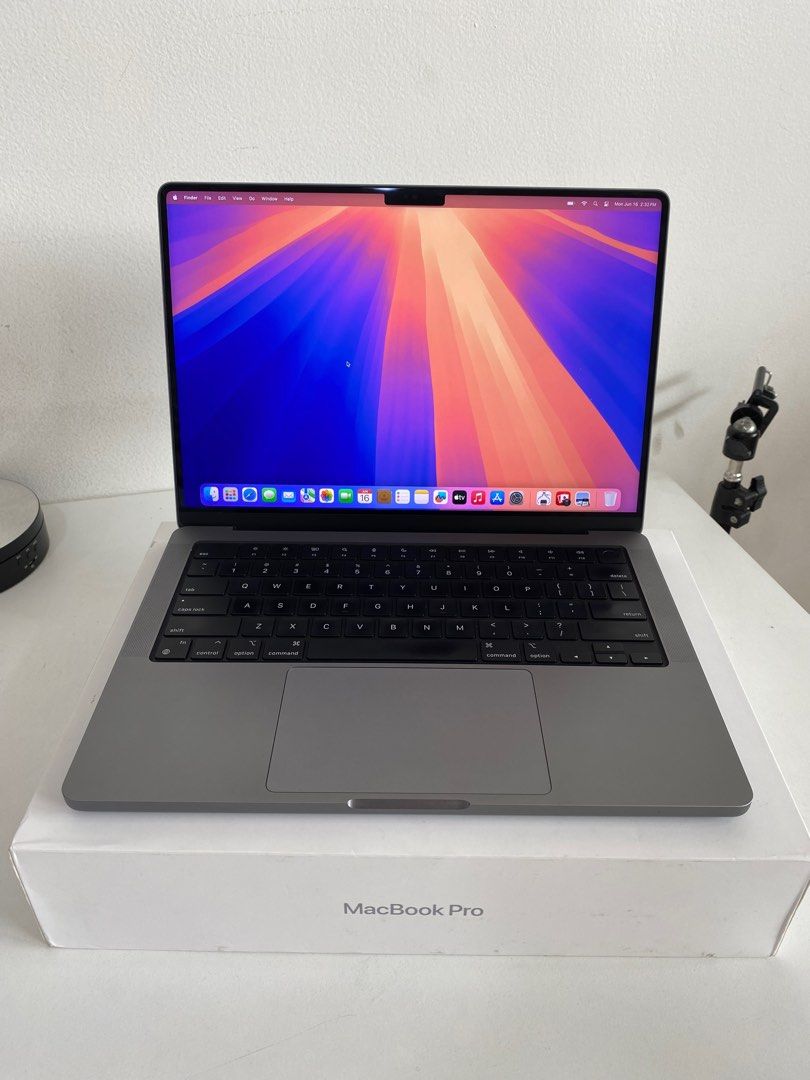 MACBOOK PRO M3 14Inch ram 8GB SSD 512GB MULUS