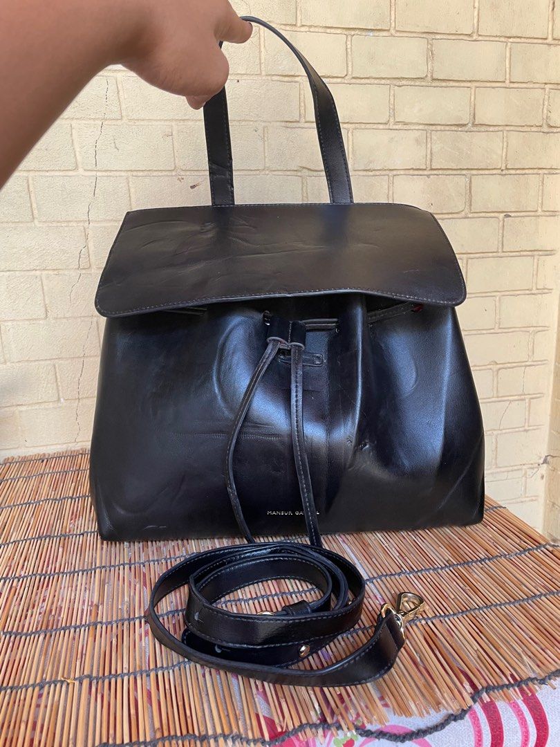 Mansur Gavriel Bucket Bag (Category: Luxury Bags & Wallets) located in San Fernando. Submitted by jpsirice (Listing ID 1375131524, Image 1). Description: Japan Ukay Sourced With visible zipper mark and press marks. Please check all photos. No tags..