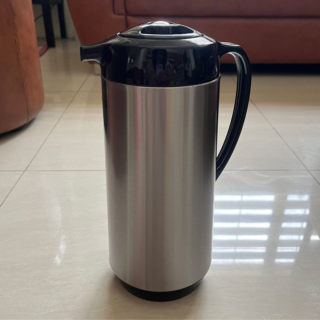 Metro Vaccum Flask (Category: Pitchers & Dispensers) located in Davao. Submitted by wonsuponatime (Listing ID 1375153291, Image 3). Description: Decluttering! mod: LBC, J&T.