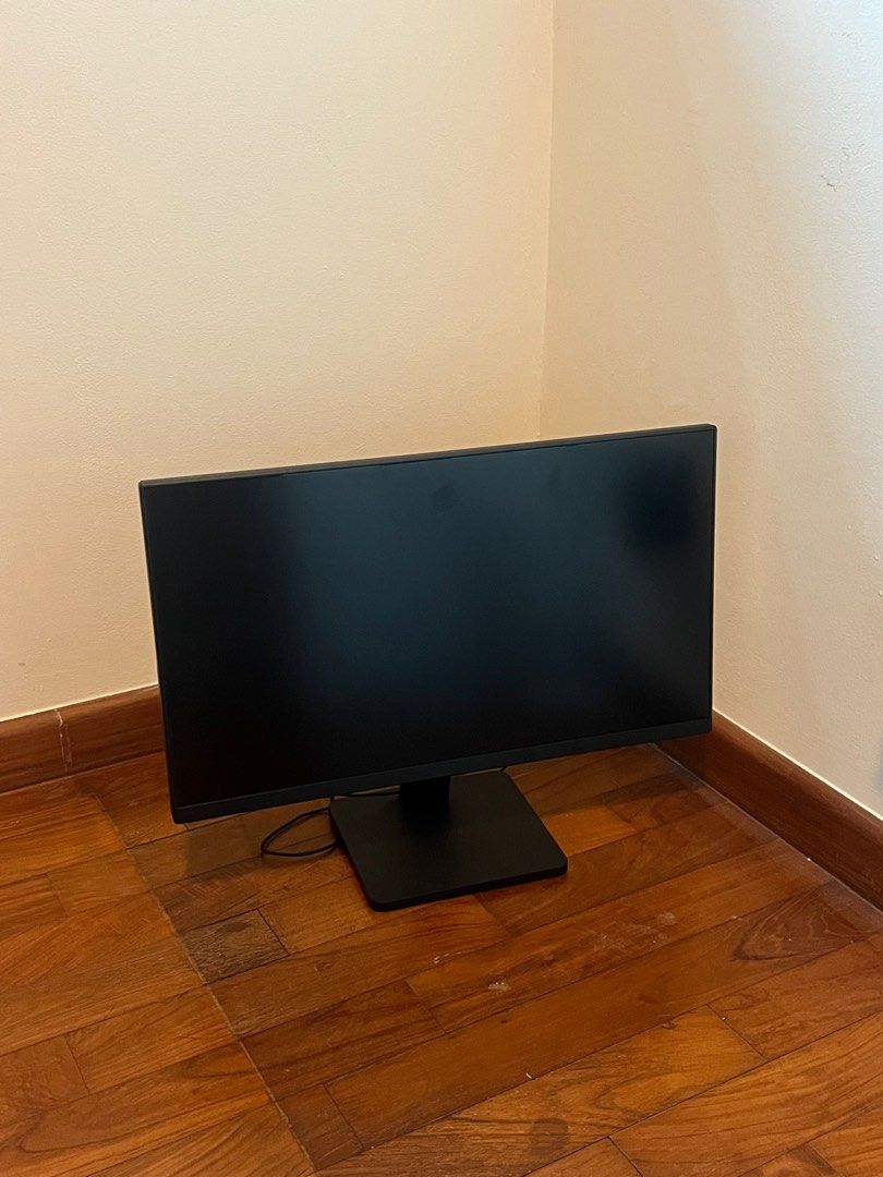 Monitor (Category: Desktops) located in Singapore. Submitted by shreyasharma (Listing ID 1375188877, Image 1). Description: Used for a while, got a bigger screen .