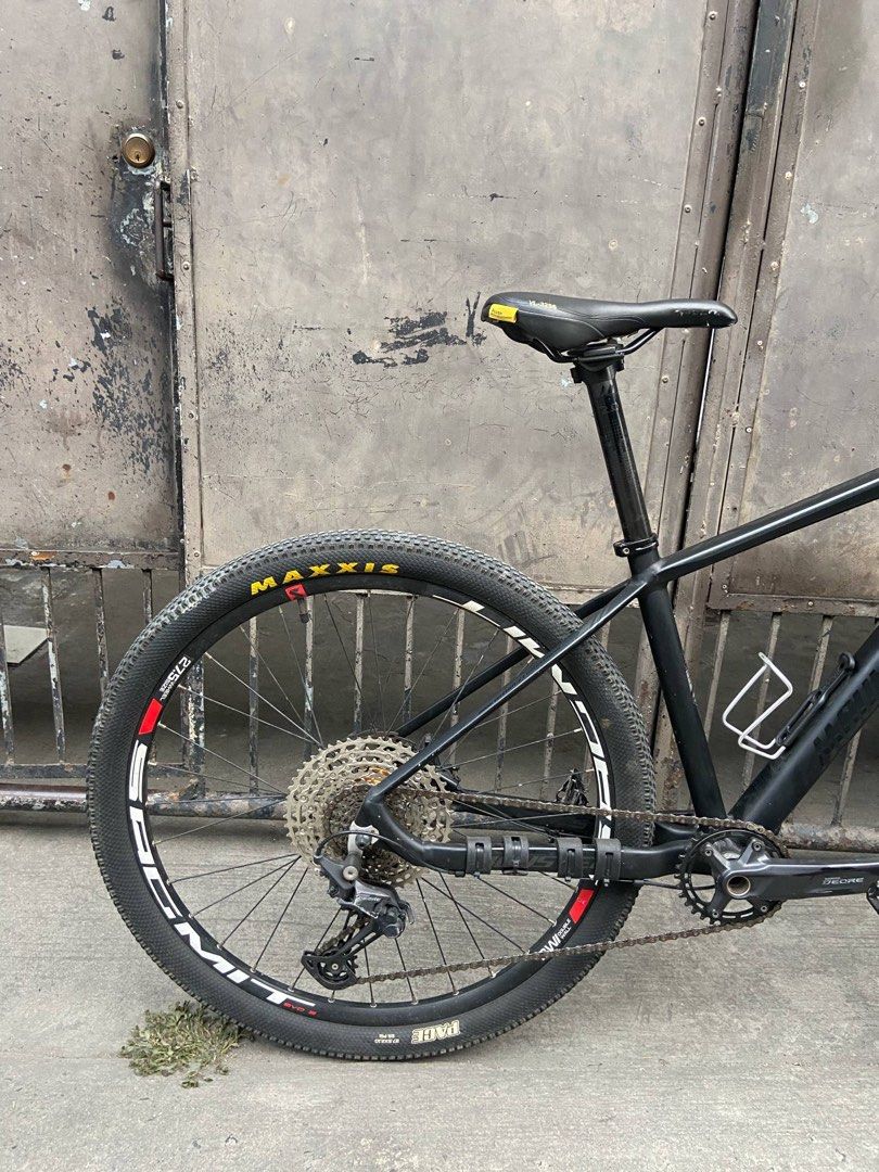 Mountainpeak Monster size m (Category: Bicycles) located in Taguig. Submitted by ronpadilla (Listing ID 1375195625, Image 3). Description: P 16,000 negotiable Frame: Mountainpeak Monster Size M Fork: Cole Air 555 27.5 GS: Shimano Deore M6000 Series Brakes: Shimano Deore Dual-piston Rims: Sagmit Evo 3 27.5 Tires: Maxxis Pace 27.5x2.10 Handlebar: Atomic Stem: Funn Headset: Ragusa RGS-44mm Pedals: Mountainpeak SL-41 Saddle: Sagmit Seatclamp: Cole 31
