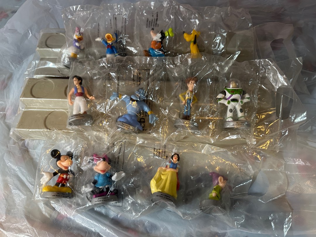 MTR x Disney 100週年限量珍藏版全套12隻紀念公仔套裝, 興趣及遊戲, 玩具 & 遊戲類 - Carousell