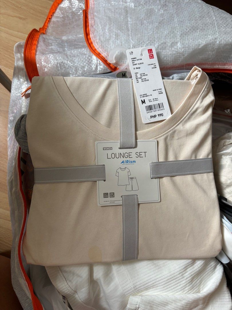 New Uniqlo Lounge Pajama set (Category: Undergarments & Loungewear) located in Binan City. Submitted by _0000 (Listing ID 1375131472, Image 1). Description: Brand new Php 990 in tag Washable dirt.