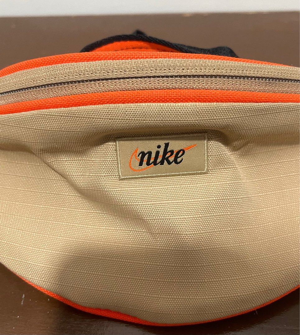 Nike Heritage Waistpack Retro - Hemp (Category: Belt bags, Clutches and Pouches) located in Cavite. Submitted by natdnss (Listing ID 1375128925, Image 3). Description: 28cm L X 8cm W X 13cm H.