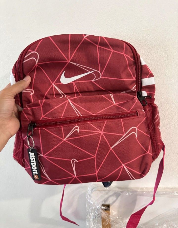 Nike Kid's Brazilian Backpack (11L) (Category: Babies & Kids Fashion) located in Bacoor. Submitted by jolinabee (Listing ID 1375135999, Image 1). Description: Brand New Mall Pull out Nike Kid's Brazilian Backpack (11L) Not sure if legit.