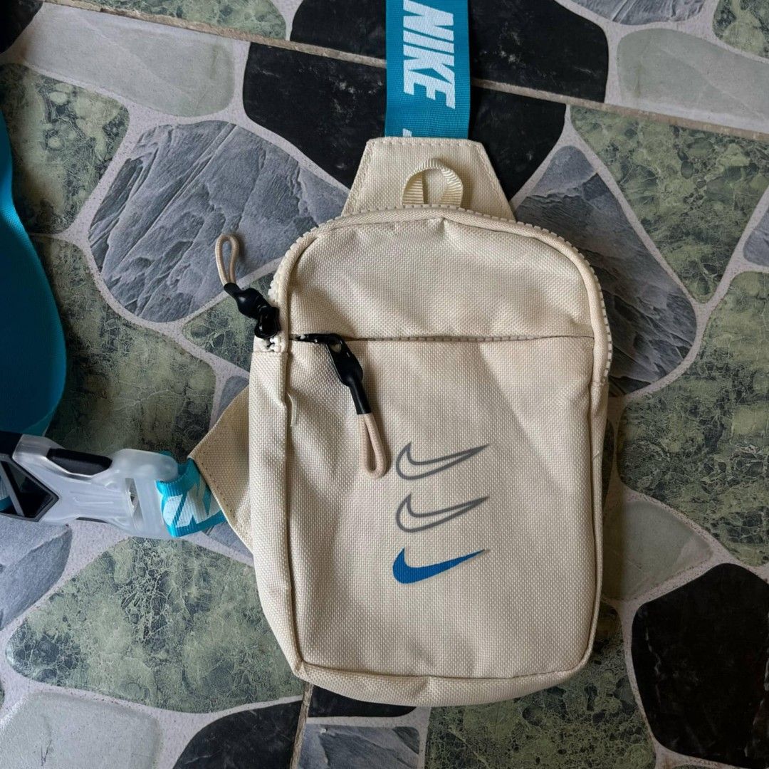 Nike (off) (Category: Sling Bags) located in San Fernando. Submitted by work4it (Listing ID 1375246872, Image 2). Description: .