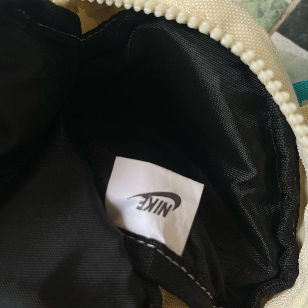 Nike (off) (Category: Sling Bags) located in San Fernando. Submitted by work4it (Listing ID 1375246872, Image 3). Description: .