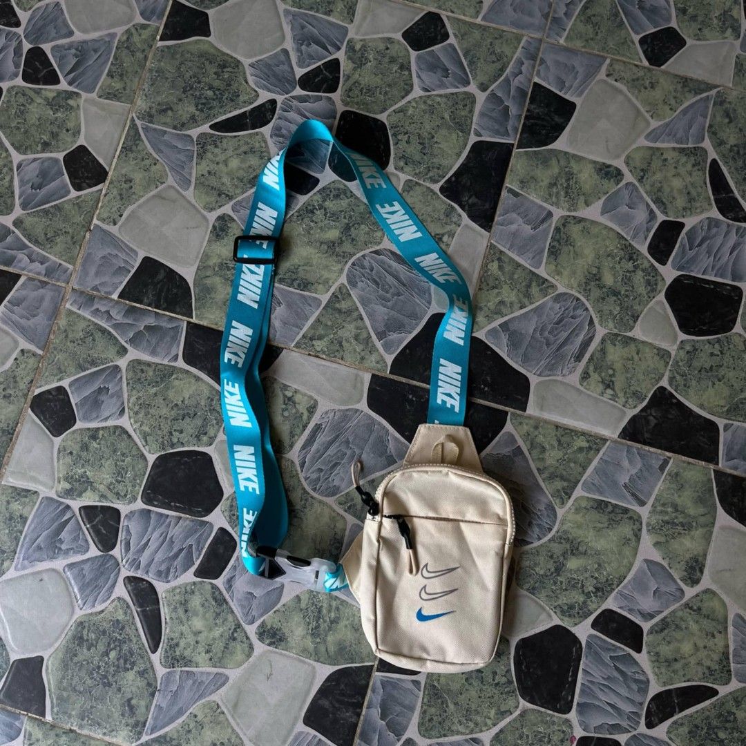 Nike (off) (Category: Sling Bags) located in San Fernando. Submitted by work4it (Listing ID 1375246872, Image 1). Description: .