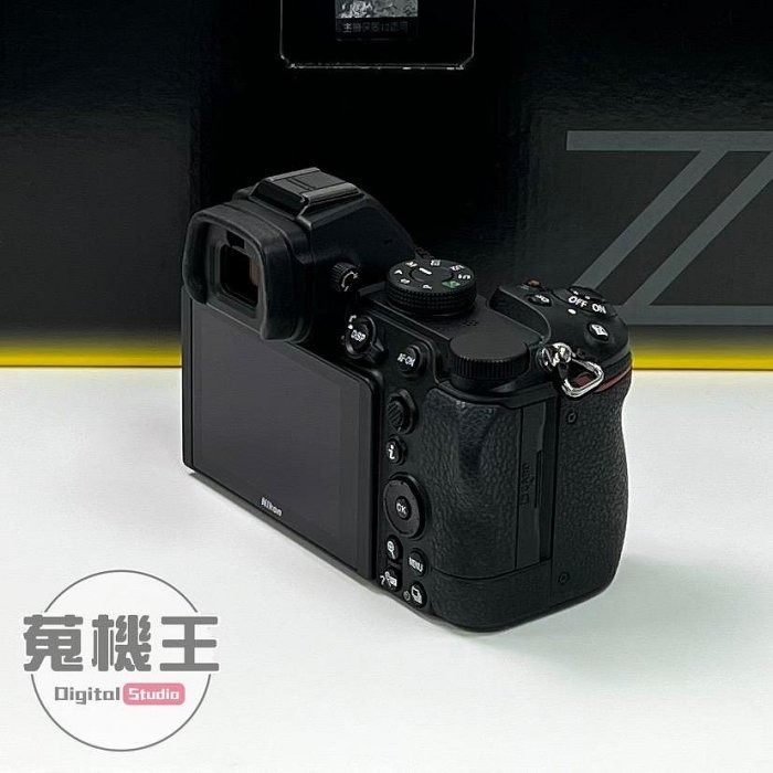 由 winson999888 (刊登 ID 1375159766，圖片 2) 提交，位於 台北市 (Taipei) 的 【蒐機王】Nikon Z5 單機身 公司貨 快門數: 9956次【可用舊3C折抵購買】D4219-S (類別：相機)，說明：【商品貨號】D4219 【名稱】Nikon Z5 單機身 公司貨 快門數: 9956次 【顏色】黑色 【品相描述】外觀良好 【新舊程度】中古品 / 95%新 【保固狀態】店家責任保固七天 【配件說明】原廠盒裝、充電器、背帶 【NCC認證碼】CCAB18LP0840T7 【BSMI商檢字號】D33697 【賣場管理代碼】03 -------------------------------------- 【商品狀態分級說明】 ● 100%新 = 全新未拆封新品 ● 95%新 = 機況如新品一般 ● 90%新 = 僅些許使用小痕跡 ● 85%新 = 外觀有較明顯痕跡 ● 80%新 = 外觀較重的使用痕跡 ● 70%新 = 商品瑕疵或功能異常 ------