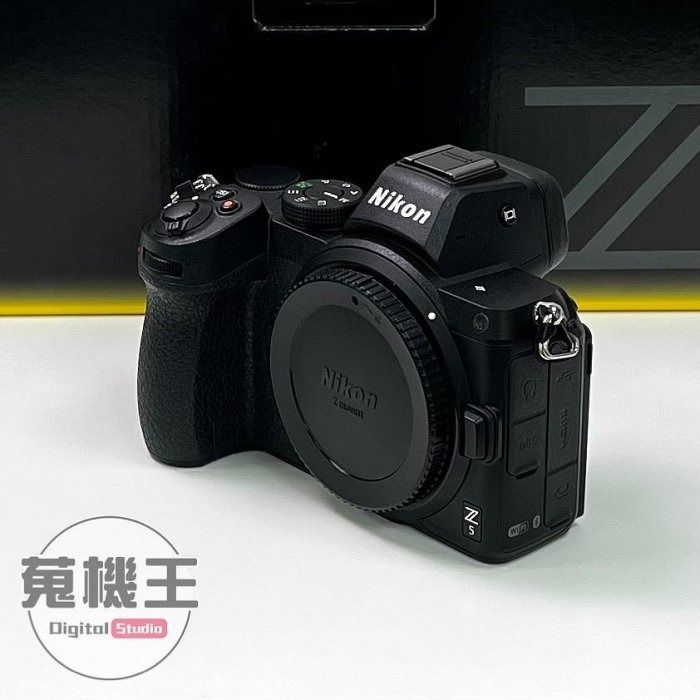由 winson999888 (刊登 ID 1375159766，圖片 1) 提交，位於 台北市 (Taipei) 的 【蒐機王】Nikon Z5 單機身 公司貨 快門數: 9956次【可用舊3C折抵購買】D4219-S (類別：相機)，說明：【商品貨號】D4219 【名稱】Nikon Z5 單機身 公司貨 快門數: 9956次 【顏色】黑色 【品相描述】外觀良好 【新舊程度】中古品 / 95%新 【保固狀態】店家責任保固七天 【配件說明】原廠盒裝、充電器、背帶 【NCC認證碼】CCAB18LP0840T7 【BSMI商檢字號】D33697 【賣場管理代碼】03 -------------------------------------- 【商品狀態分級說明】 ● 100%新 = 全新未拆封新品 ● 95%新 = 機況如新品一般 ● 90%新 = 僅些許使用小痕跡 ● 85%新 = 外觀有較明顯痕跡 ● 80%新 = 外觀較重的使用痕跡 ● 70%新 = 商品瑕疵或功能異常 ------