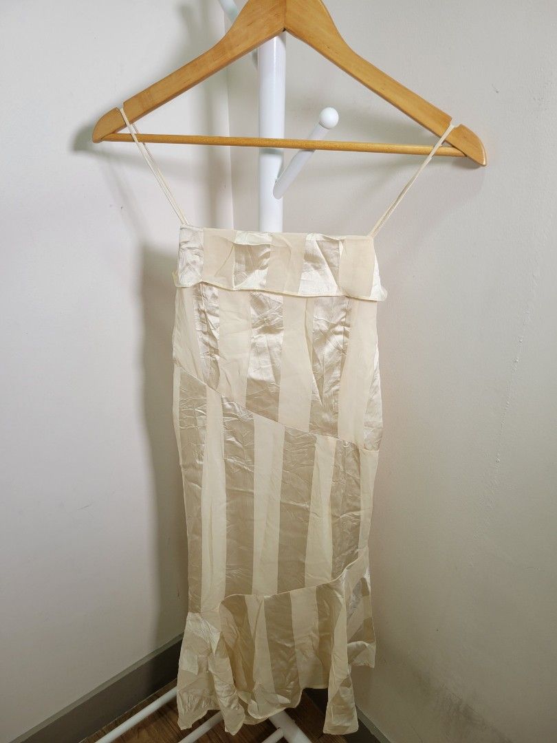 Off White Thin Shoulder Strap Dress (Category: Dresses) located in Las Pinas. Submitted by cabinetchasu (Listing ID 1375216113, Image 1). Description: Please read before messaging 🔻⬇️🔽👇 Details: - Off brand, hand me down dress - Fits XS to S body frame - In good quality condition with no flaws - RFS doesn't fit me and decluttering - Can offer last price to sure buyers only, just ask kindly MOP Gcash, BPI, or BDO Shipping fee care of buyer Can 