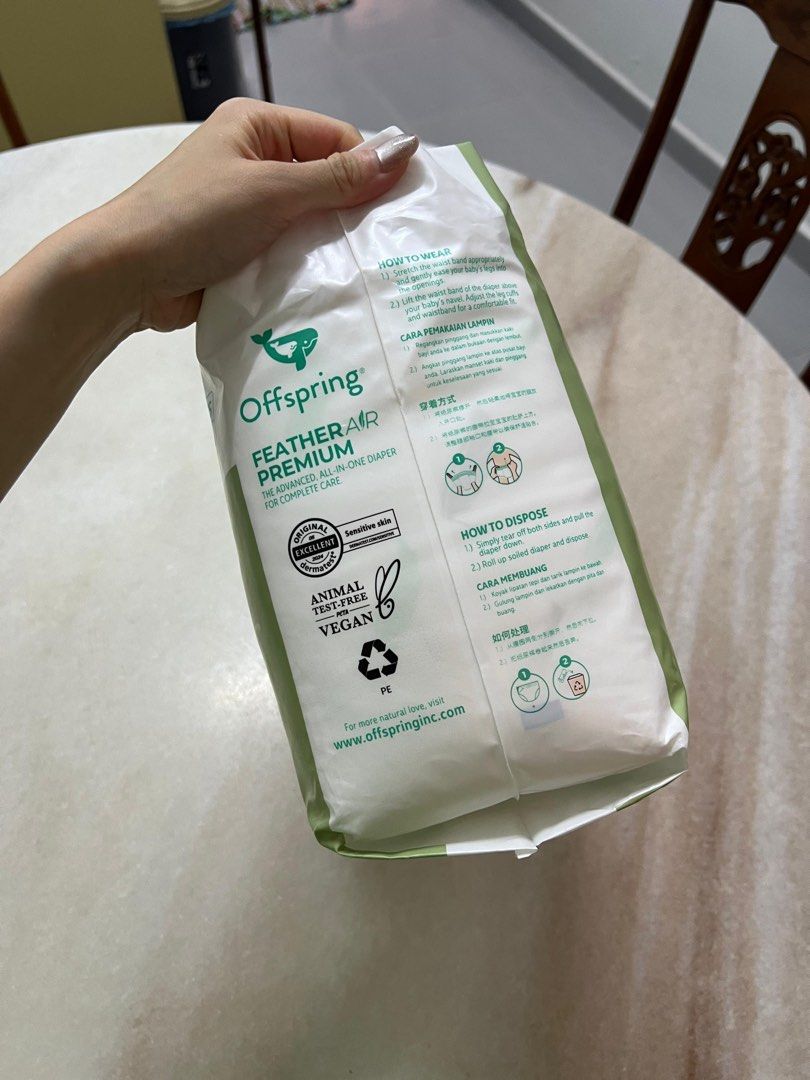 Offspring Pants M-size (Feather Air Premium) 44pcs (Category: Diapers & Baby Wipes) located in Singapore. Submitted by zzong_1 (Listing ID 1375142759, Image 3). Description: Brand new in package Offspring brand Feather Air Premium, Pants M - size (6-11kg) 44pcs.