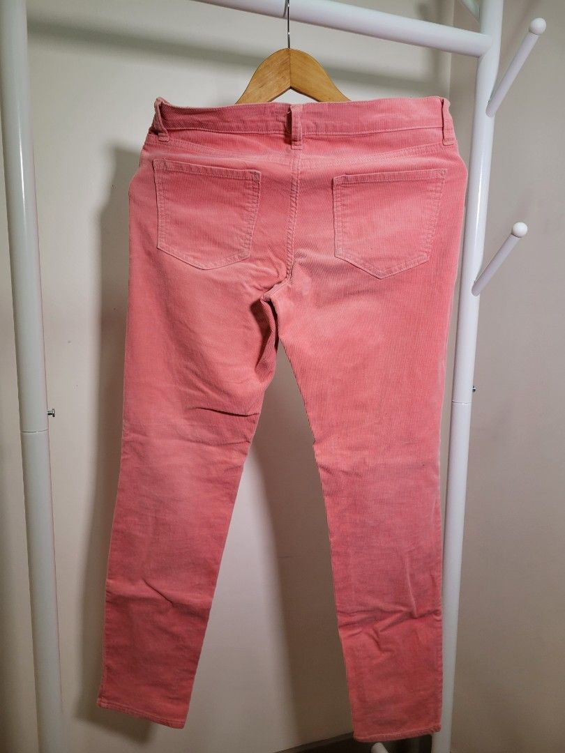 Old Navy Corduroy Pink Jeans (Category: Jeans) located in Las Pinas. Submitted by cabinetchasu (Listing ID 1375210211, Image 3). Description: Please read before messaging 🔻⬇️🔽👇 Details: - Fits XS to S body frame - Bought brand new, original Old Navy bought abroad - Only has 1 minor flaw but barely noticeable kasi maliit siya super, check last pic - Can guarantee that jeans is still in brand new quality - RFS not being worn anymore and declutte