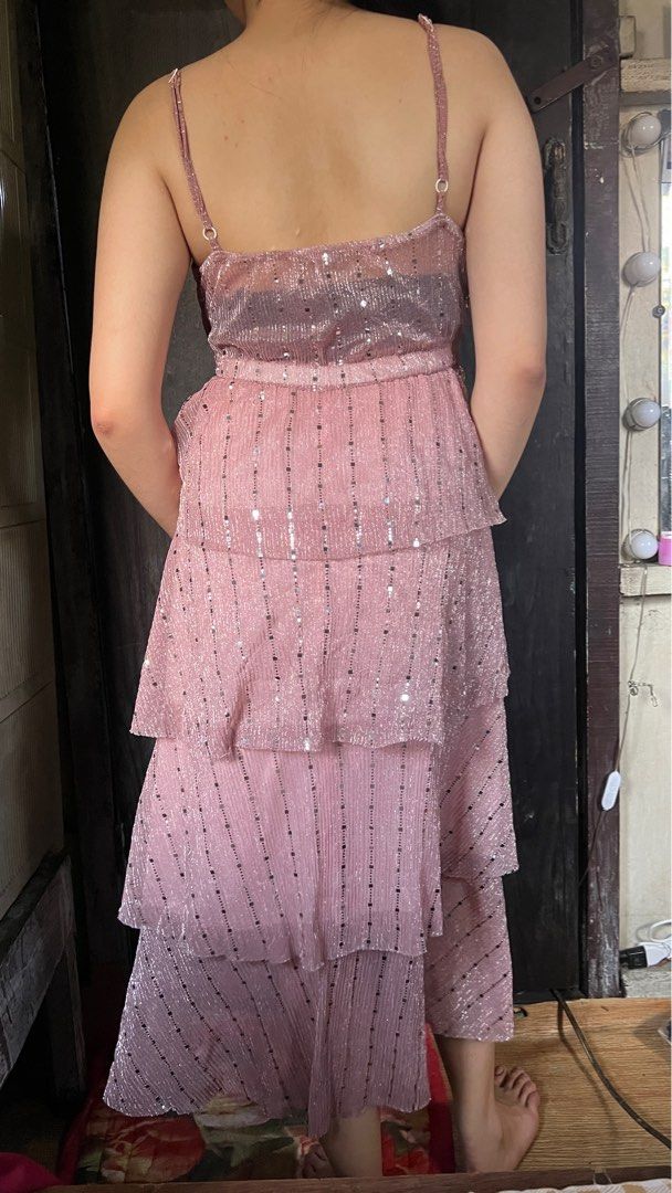 Pink fairy layer dress (Category: Dresses) located in Manila. Submitted by deecluttering98 (Listing ID 1375102653, Image 3). Description: XS-S sparkly perfect for birthday shoot, super pretty in actual 🥰.