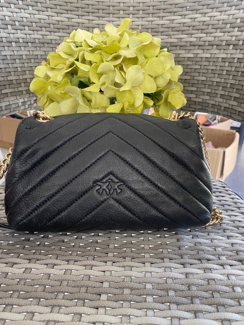 Pinko (Category: Luxury Bags & Wallets) located in Murcia. Submitted by cool.jacquelinebatilaran (Listing ID 1375103384, Image 3). Description: Good condition .