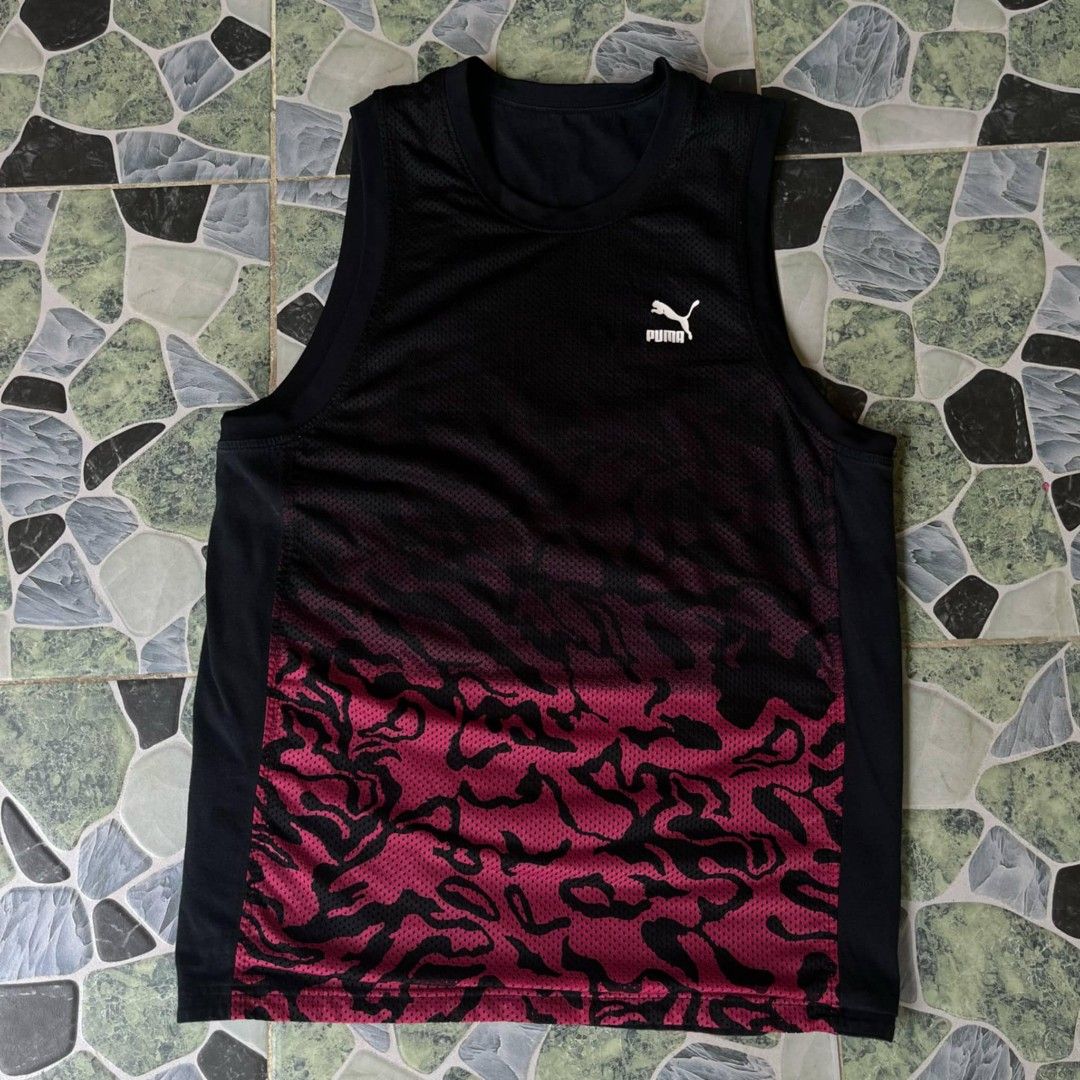 PUMA (reverseble) (Category: Activewear) located in San Fernando. Submitted by work4it (Listing ID 1375246527, Image 2). Description: Dimes-22x29 Condition- Excellent Color Rate-9.5/10 Issue-pinhole (see last photo).