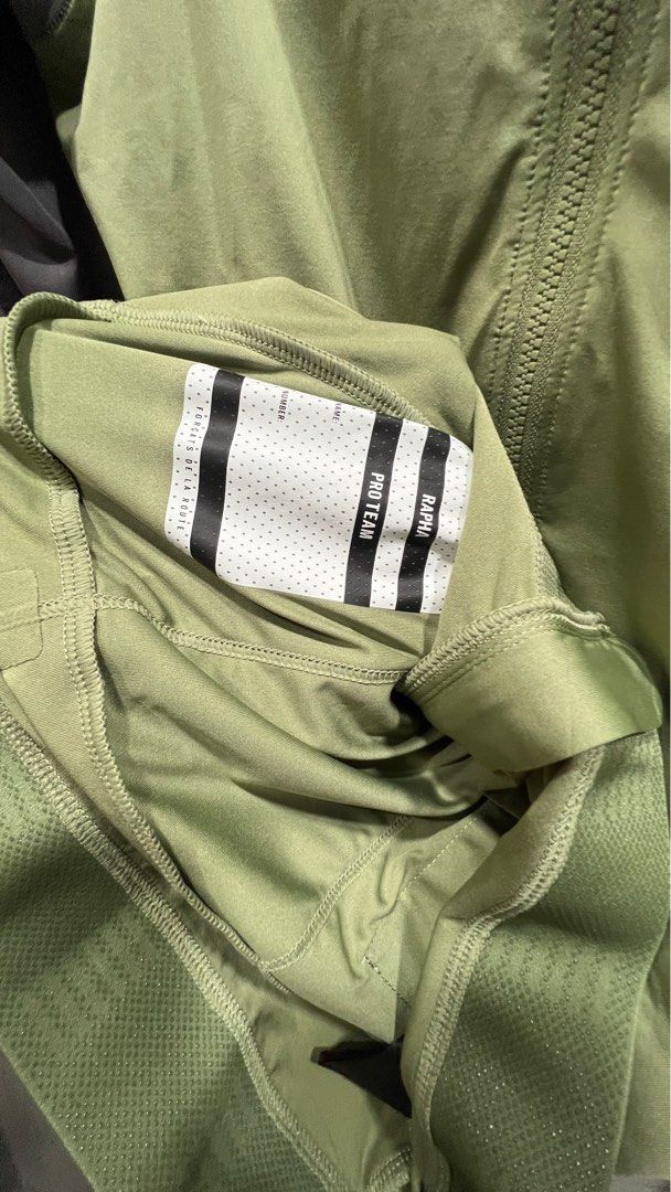 RAPHA (Category: Activewear) located in Singapore. Submitted by cr8t1ve (Listing ID 1375250099, Image 3). Description: never been worn.