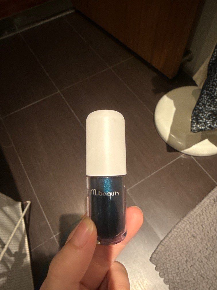 taxe vape r.e.m. beauty starlet matte liquid eyeshadow