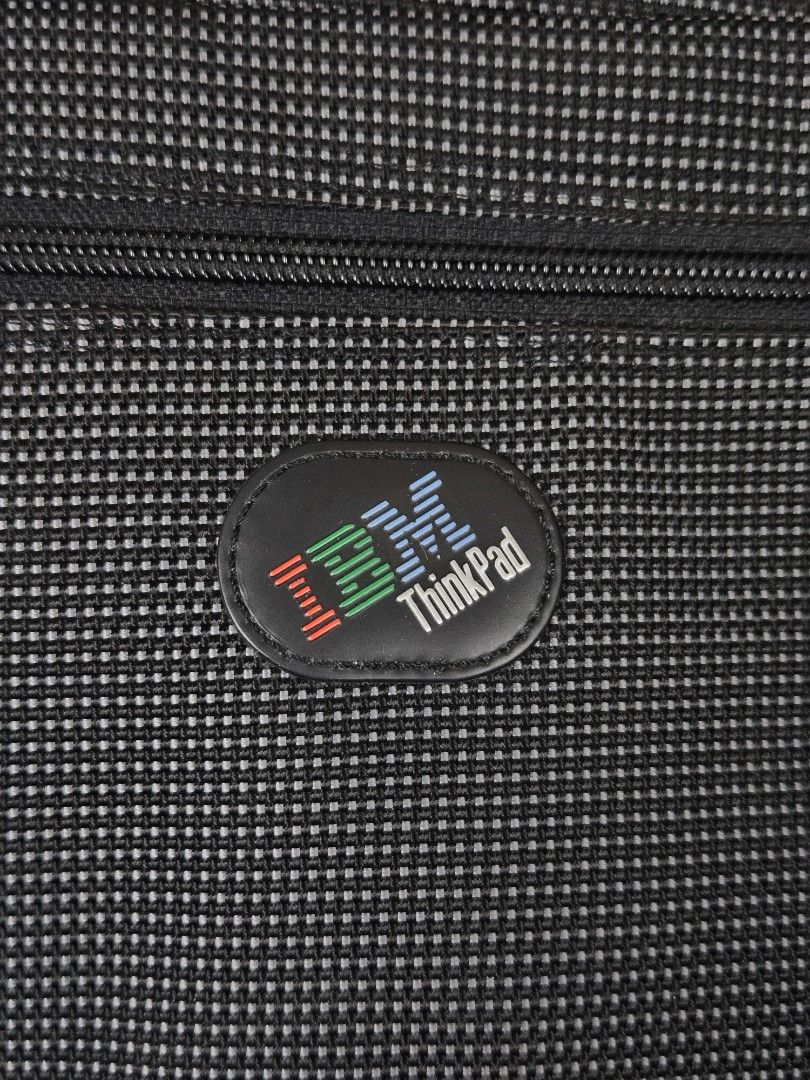 Retro IBM ThinkPad Laptopbag (Category: Laptop Bags & Sleeves) located in Angeles City. Submitted by dericklumanog (Listing ID 1375083032, Image 2). Description: Retro IBM ThinkPad Laptop Bag – Classic Business Style with Vintage Charm Step back into the golden era of tech with this authentic IBM ThinkPad laptop bag – a must-have for collectors, retro tech enthusiasts, or anyone who appreciates classic design and functionality. Built with rugged 