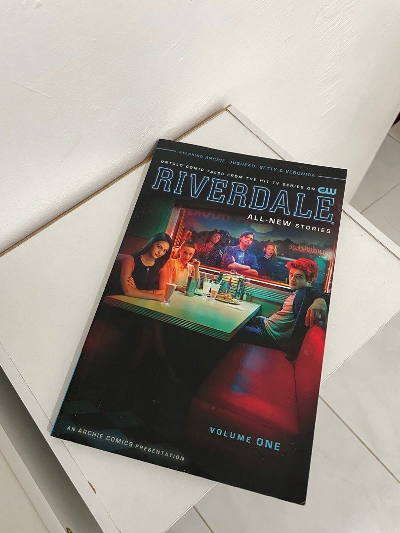 Riverdale Comics (Category: Comics & Manga) located in Oas. Submitted by markollects (Listing ID 1375141837, Image 1). Description: Riverdale Comics (Archie Comics) Volume 1 check @markollects on sh0pee for feedbacks/reviews from past transactions.