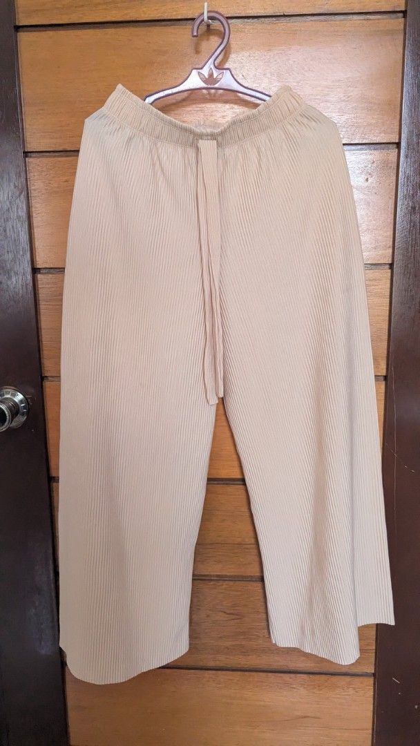 RUSH DECLUTTERING BOTTOMS BUNDLE! (CAN BE SOLD PER PC) (Category: Other Bottoms) located in Manila. Submitted by jaminabox (Listing ID 1375142351, Image 3). Description: RUSH DECLUTTERING MY PRELOVED BOTTOMS! Can be sold per piece. Price range per piece is 50-400! Buyer will shoulder SF. PM for details per piece. RFS: decluttering!.