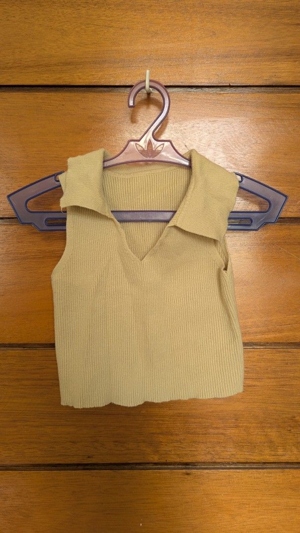 RUSH DECLUTTERING PRELOVED TOPS BUNDLE (CAN BE PER PC) (Category: Others Tops) located in Manila. Submitted by jaminabox (Listing ID 1375141620, Image 2). Description: RUSH DECLUTTERING! I can send individual pics of all of the tops, max 10 pics lang on carousell eh. Per piece price range is 30-250! PM for individual pics and price. Buyer will shoulder SF. RFS: decluttering.